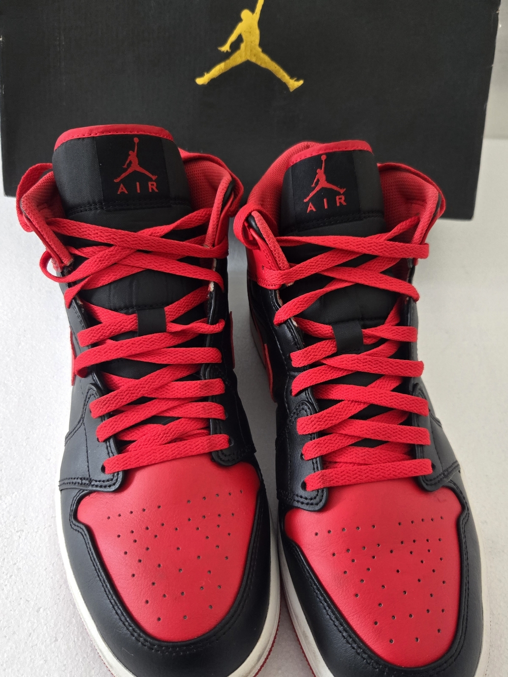 Jordan Retro High-Top Sneakers - Red/Black